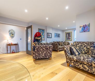 Rectory Grove, Leigh-On-Sea - Photo 3