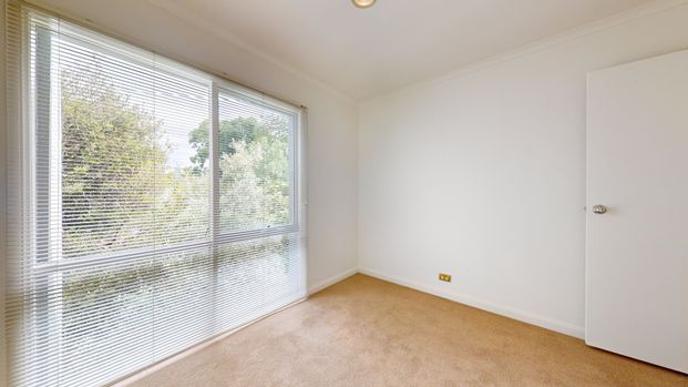 Spacious North Melbourne Townhouse in a Prime Location - Photo 1