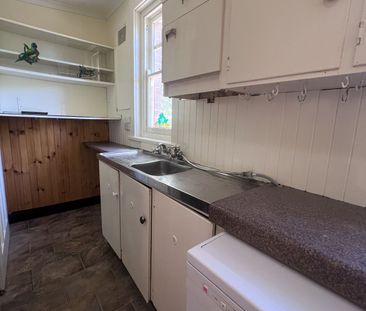 Three Bedroom Home Close to CBD - Photo 6