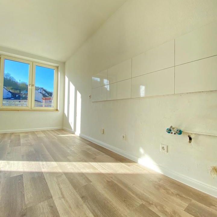 ***ZWEITBEZUG NACH SANIERUNG – FAMILIEN AUFGEPASST*** 3-Zimmer-Wohnung im Herzen von Hohenlimburg - Photo 1