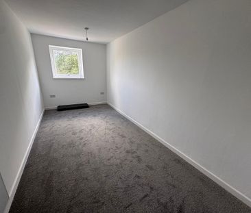 Broadmeadow Flats, Warstones Drive, Wolverhampton - Photo 3