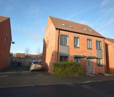 3 bedroom semi-detached house to rent - Photo 1