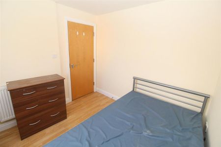 6 bedroom house to rent - Photo 3