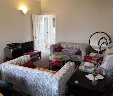 3 bedroom flat to rent - Photo 1