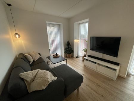 Lækker 2-værelses lejlighed med stor altan i nybyggeri - Photo 2