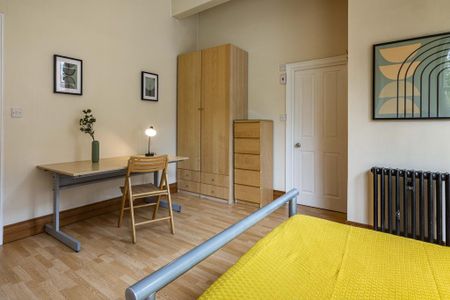 3 bedroom flat to rent - Photo 5