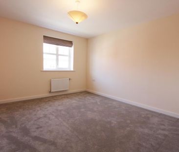 4 bedroom semi-detached house to rent - Photo 4
