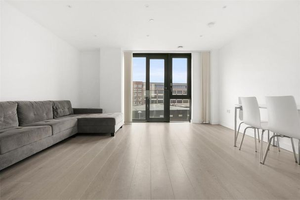 4 bedroom flat to rent - Photo 1