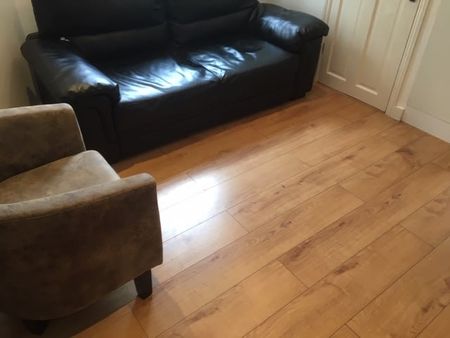 2 Bed Flat, Kimble Road, SW19 - Photo 2