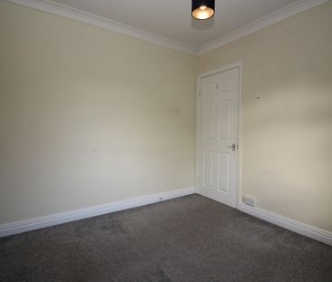3 Bedroom Mid Terraced House - Photo 2