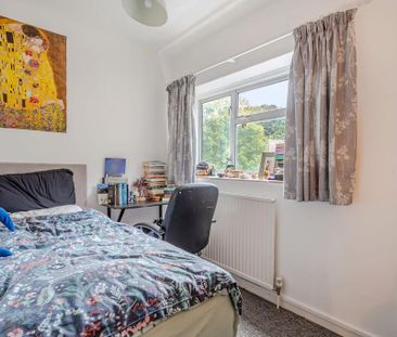 4 bedroom semi-detached house to rent - Photo 3