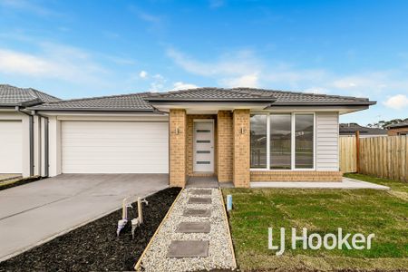 Move Right In – 77 Hansel Avenue Has It All! - Photo 3