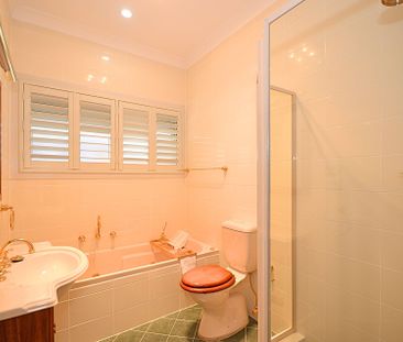 Large Family Home in Great Location!! - Photo 5