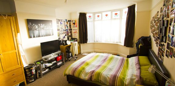 4 bedroom semi-detached house to rent - Photo 2