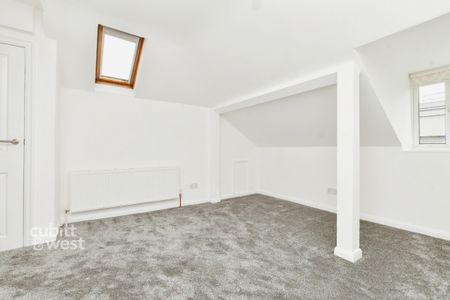 2 bedroom maisonette to rent - Photo 2