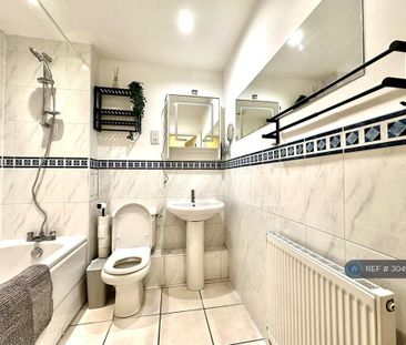 1 bedroom in a flat share to rent - Photo 5