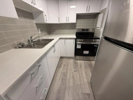 Surrey Place Apartments — 105B - Photo 2