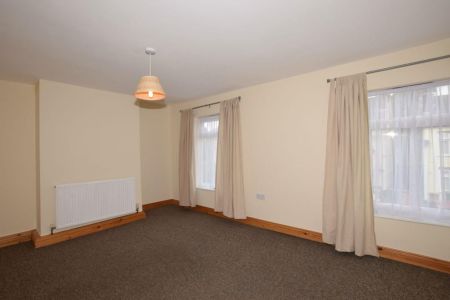 2 Bedroom Terraced House - Photo 5