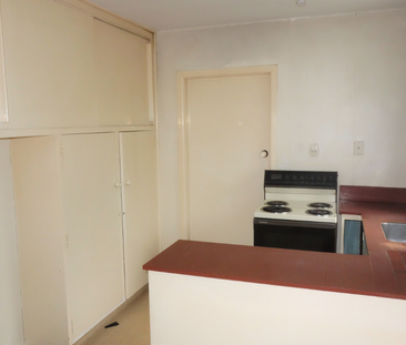 2-Bedroom Flat with Garage - Photo 3