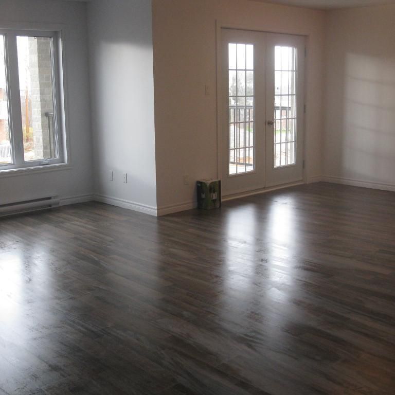 GRAND 5 1/2 A LOUER - Photo 1