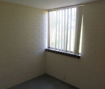 Unfurnished 2 bedroom Unit - Photo 5