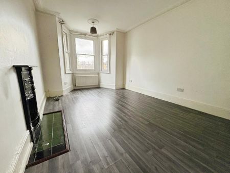3 bedroom flat to rent - Photo 4