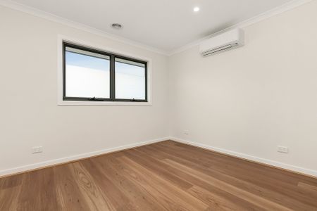 Neatly presented townhouse - Photo 3