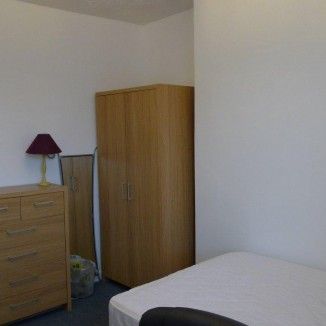 2 Rooms to let near Plymouth Barbican - Photo 1