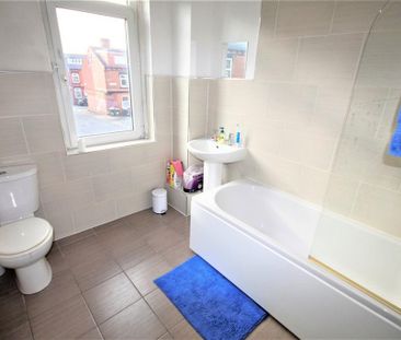 3 bedroom end of terrace house to rent - Photo 4