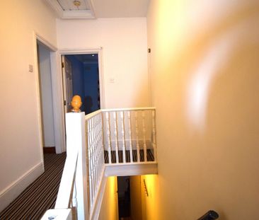 Two bedroom First floor flat close to seven king station- £1900 pcm - Photo 5