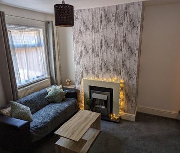 3 bedroom terraced house to rent - Photo 2