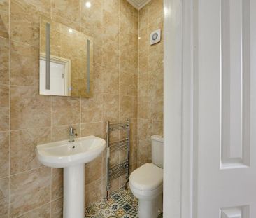 3 bedroom flat to rent - Photo 4