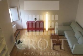 Center-Pantheon: Beautiful fully furnihed modern 1 bedroom, 2 bath loft in Historic building. Quiet, bright, parquet floors, high ceilings, air conditioning, close to services. # 2264