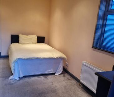 1 bedroom in a house share to rent - Photo 4