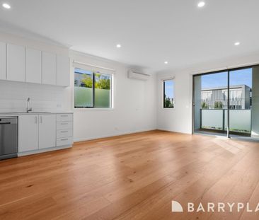 2/21 Barker St, Cheltenham, Vic 3192 - Photo 2