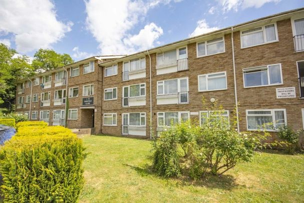 Parkfield Close, HA8, London - Photo 1