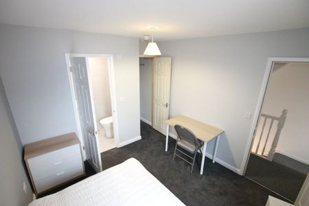 Room in a Shared House, Palmer Park Avenue, RG6 - Photo 3
