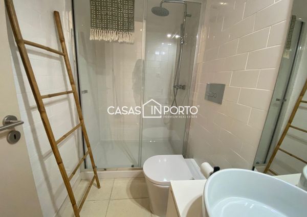 Apartamento T0+1 para arrendamento na Rua Santa Catarina, Porto