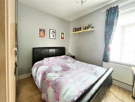 3 bedroom end of terrace house to rent - Photo 3