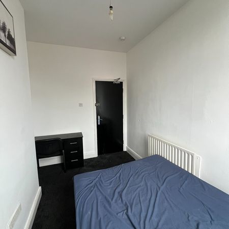 Room in a Shared House, Croft Street, M7 - Photo 3