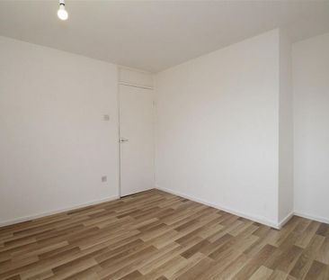 3 bedroom end of terrace house to rent - Photo 4