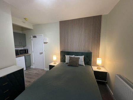 1 bedroom in a house share to rent - Photo 3