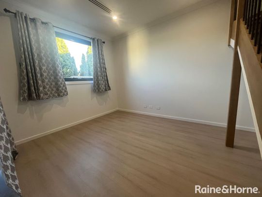 Brand New 2 bedroom plus study Townhouse in central location close to everything... - Photo 1