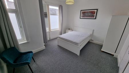 3 bedroom terraced house to rent - Photo 4