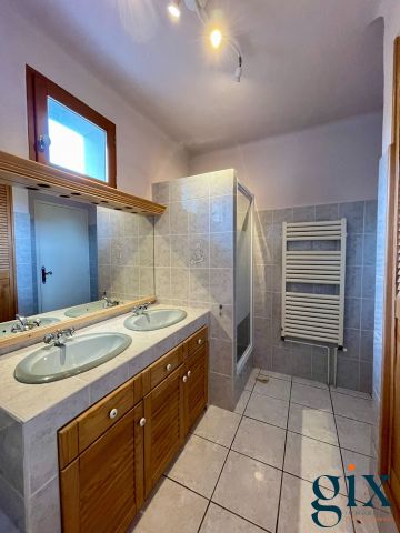 Location Maison 7 pièces 144m² ST ISMIER 38330 - Photo 5