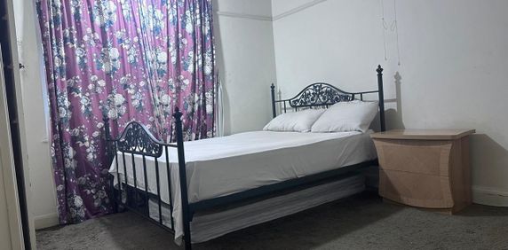 Room in a Shared House, Vaughan Gardens, IG1 - Photo 2