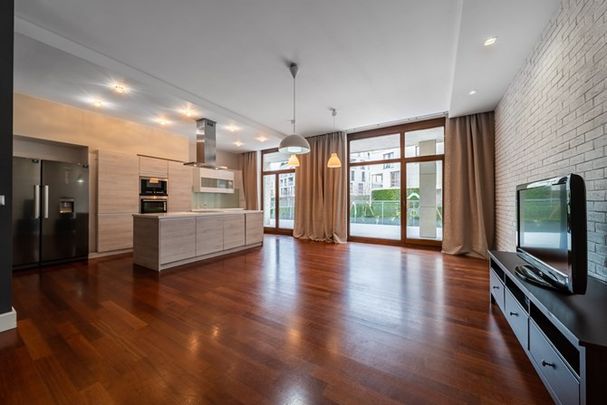 Warszawa Wilanów, Sarmacka - Photo 1