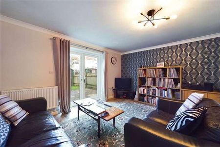 Ash Grove, Kingsclere, Newbury, Hampshire, RG20 - Photo 3