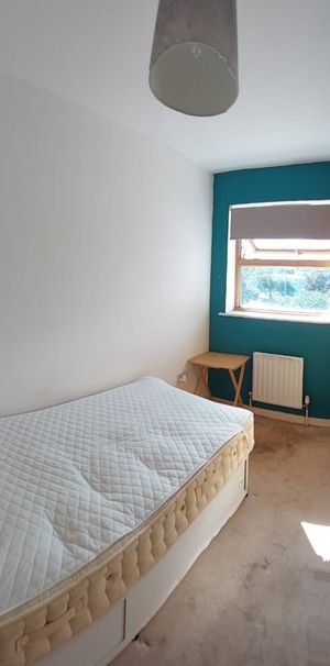 Room in a Shared Flat, Cooke Street, IG11 - Photo 1