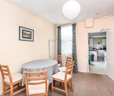 4 bedroom semi-detached house to rent - Photo 5